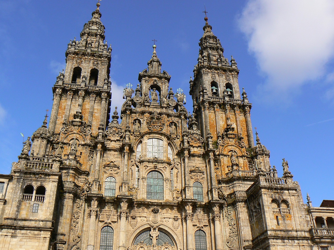 ¿Qué arte tiene la Catedral de Santiago?