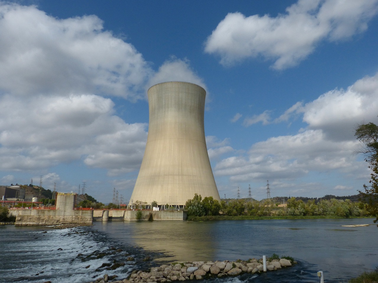 ¿Cuál es la central nuclear más grande de España?